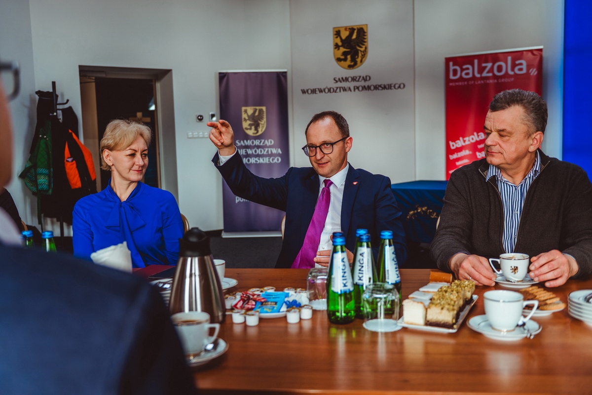 Balzola_podpisanie Umowy z Pomorskim Urzędem Marszałkowskim w Gdańsku (3) Balzola_podpisanie Umowy z Pomorskim Urzędem Marszałkowskim w Gdańsku (3)